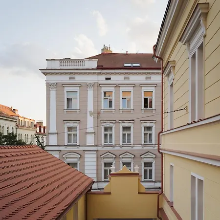 Azure - Cozy Center With Balcony Praag